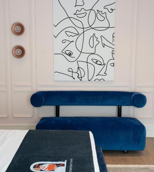 バルコニー付きデラックスルーム, The Collector Hotel Boutique
