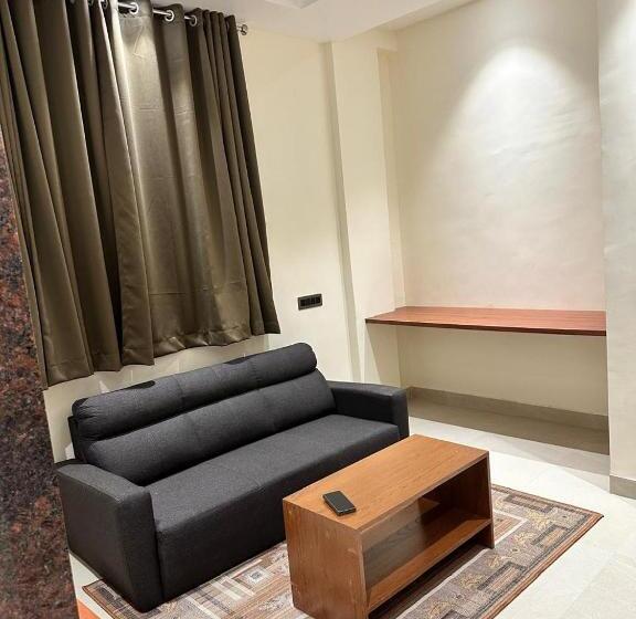 Семейный Номер, Leo Deluxe & Suite Room
