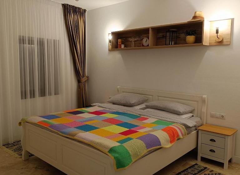 Quarto Estandar, Imperfect Guests House