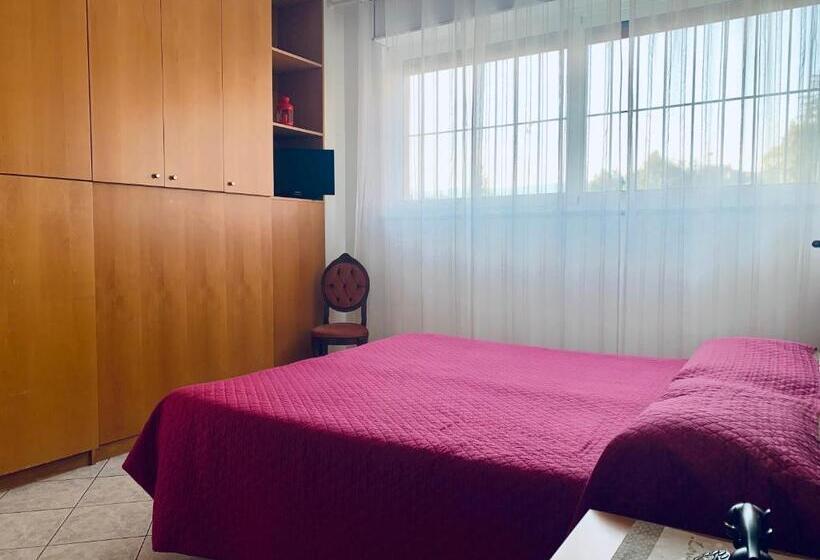 اتاق استاندارد با تخت بزرگ برای معلولان, San Giorgio