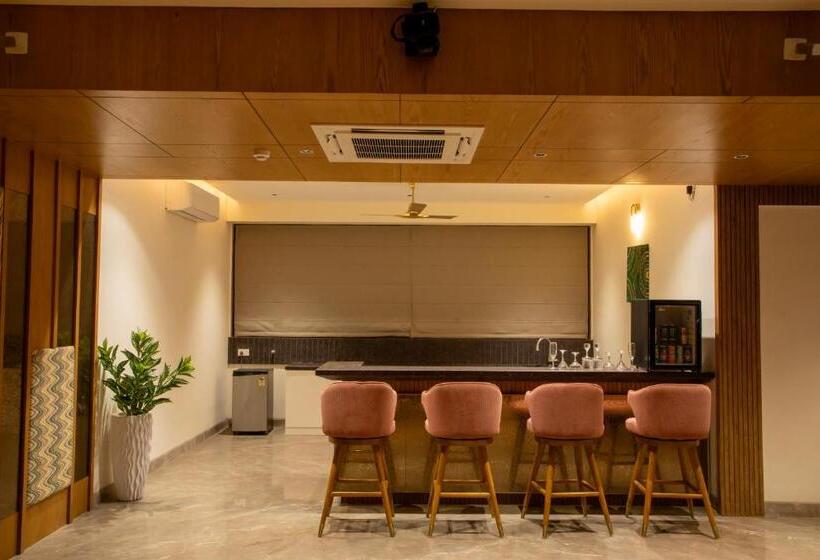 اتاق لوکس با تخت بزرگ, Green Windows Resort