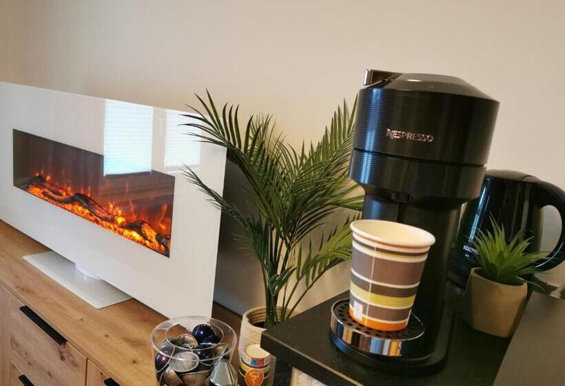 جناح جونيور, Flo S Rooms & Breakfast