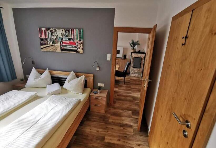 Полулюкс, Flo S Rooms & Breakfast