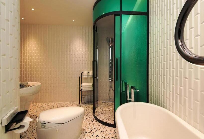 جناح مزود بجاكوزى, Space Design