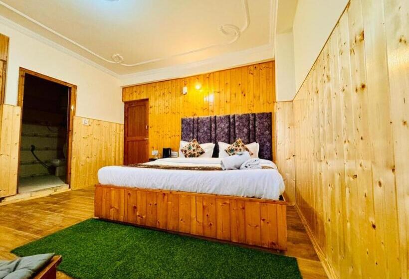 디럭스 룸 킹사이즈 침대, Suraj Retreat Inn