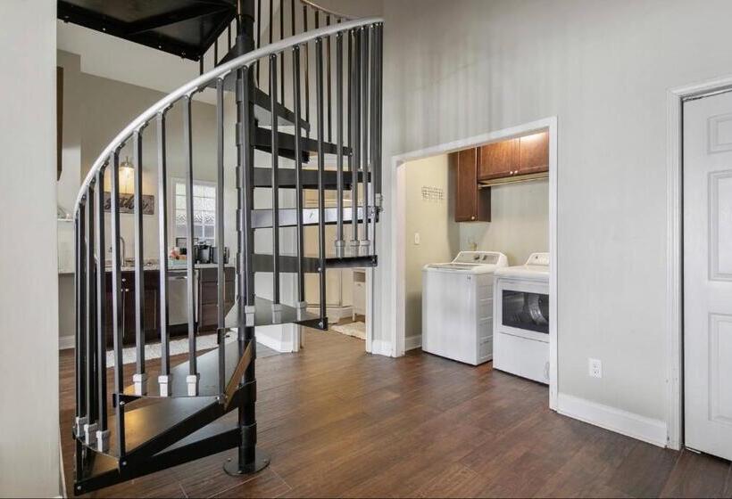 استودیوی استاندارد, Haymount Hideaway