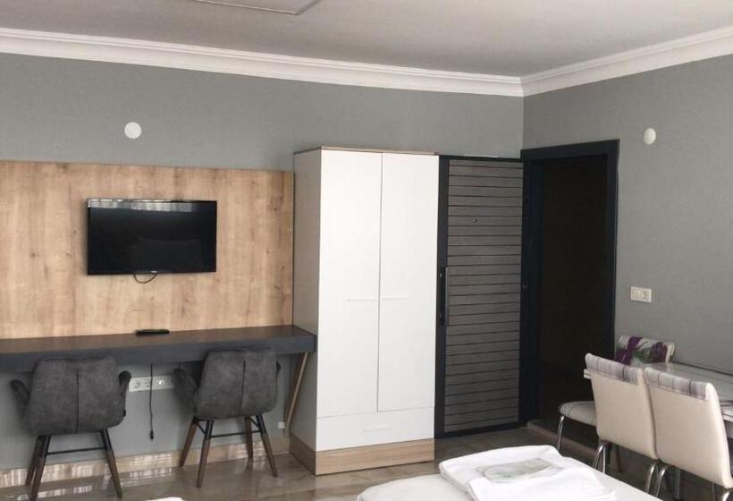 Трехместный Номер Deluxe Вид на Море, Art Suit Otel