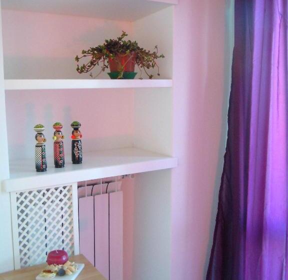 Quarto Estandar Individual Banheiro Compartilhado, A Crèuza