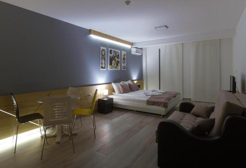 استودیوی لوکس, B&b Nataly 2