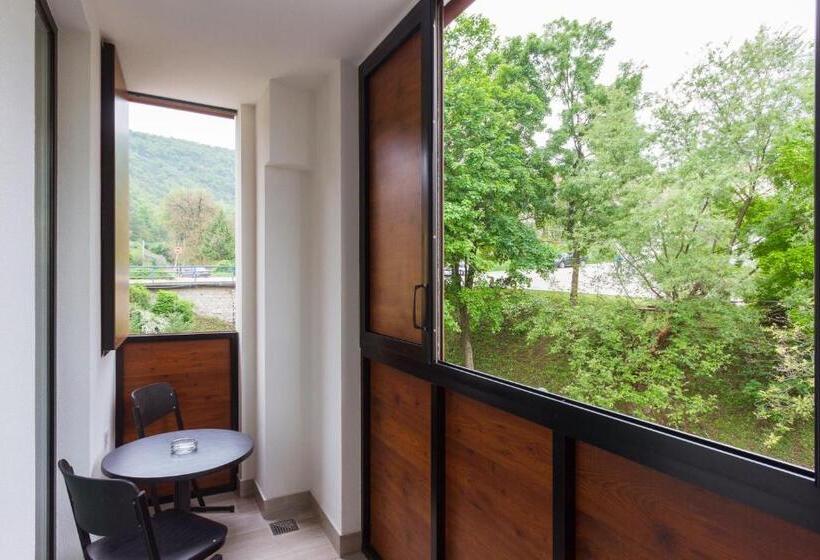 استودیوی لوکس, B&b Nataly 2