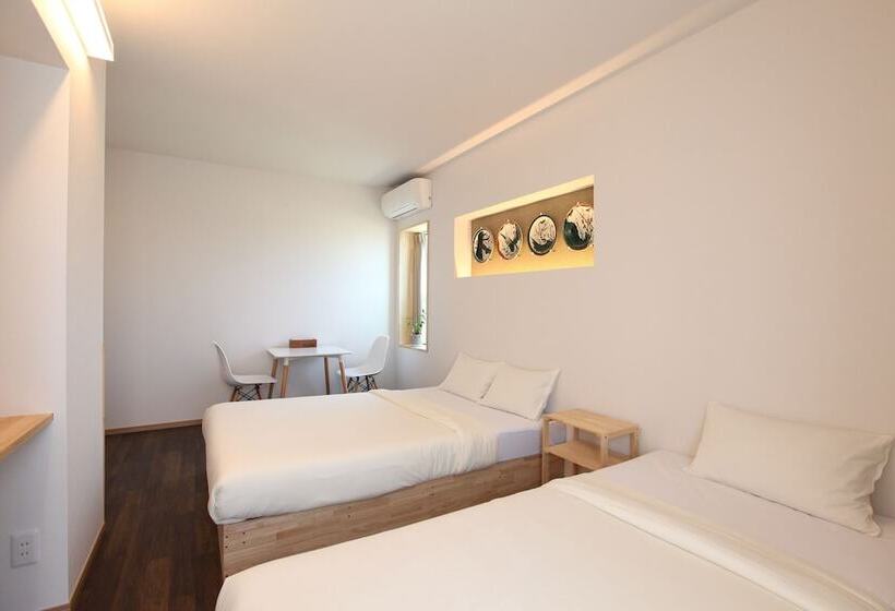 اتاق استاندارد سه نفره, B&b Neagari