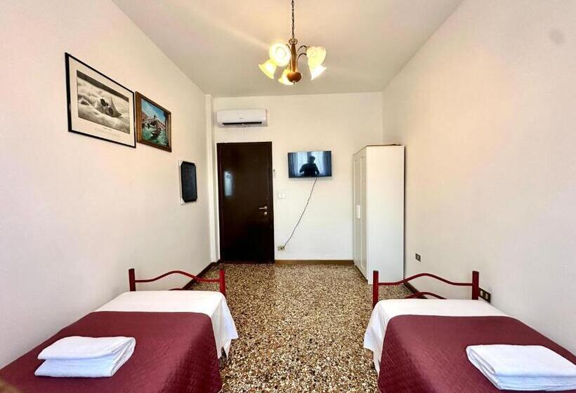 اتاق استاندارد با سرویس بهداشتی مشترک, Mahdi Venice Apartment