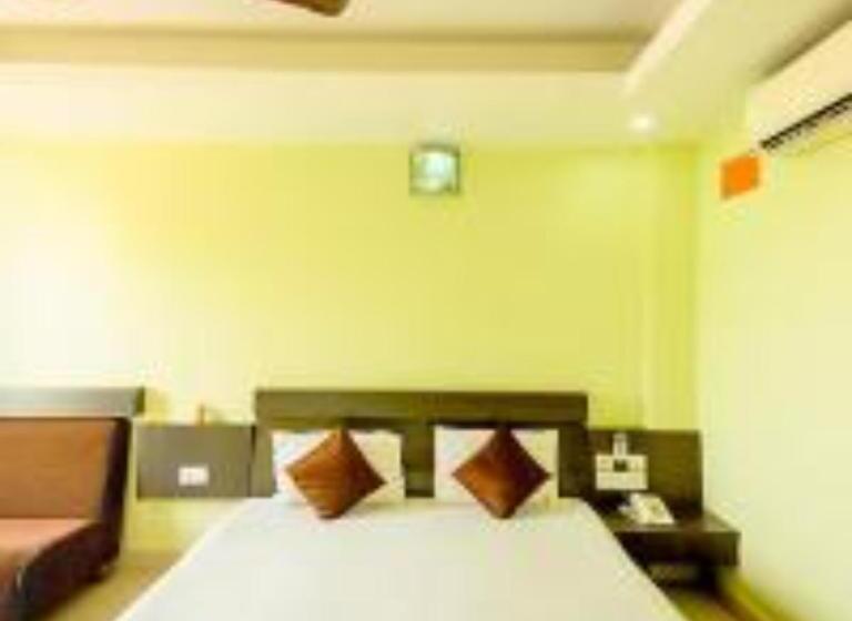 キングサイズベッドのデラックスルーム, Deep Gangainn Puri   Side Sea View Hotel Lift Wifi Facilities  By Morservices