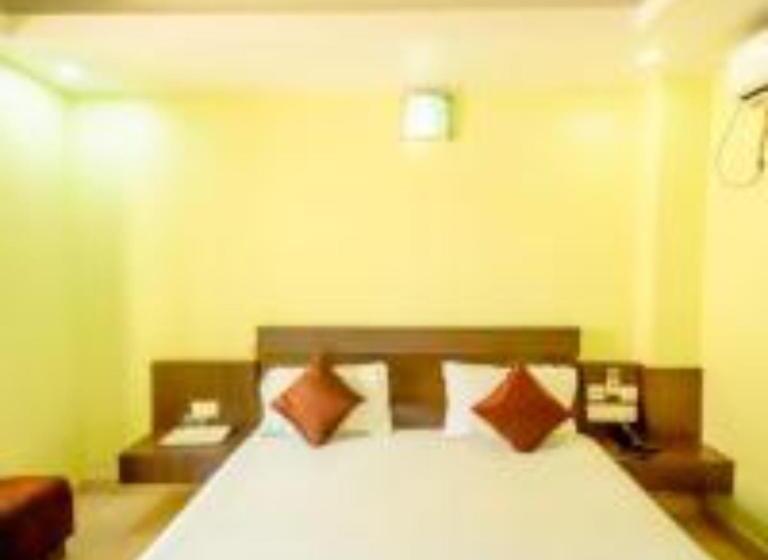 キングサイズベッドのデラックスルーム, Deep Gangainn Puri   Side Sea View Hotel Lift Wifi Facilities  By Morservices