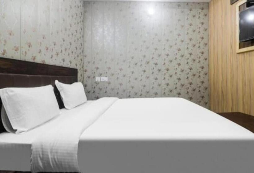 디럭스 룸, Fabhotel Maya