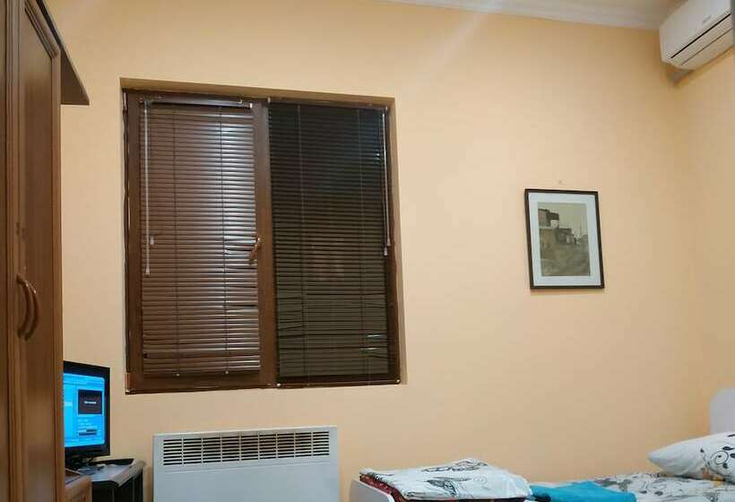 Superior Room, Komitas Avenue Guest House