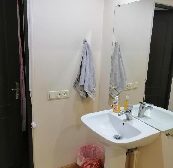 Superior Room, Komitas Avenue Guest House