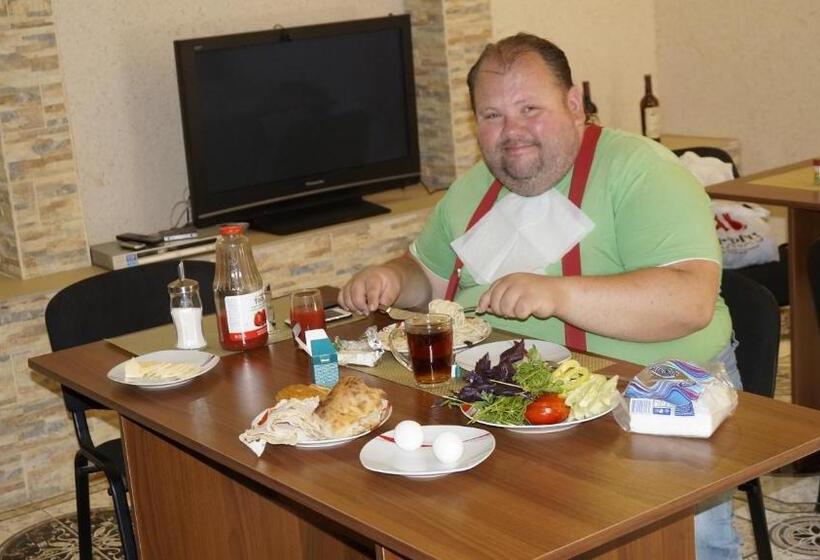 Family Room, Komitas Avenue Guest House