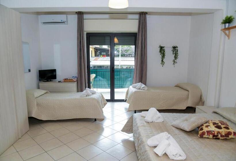 Quarto Quadruple Standart com Varanda, B&b Damiani