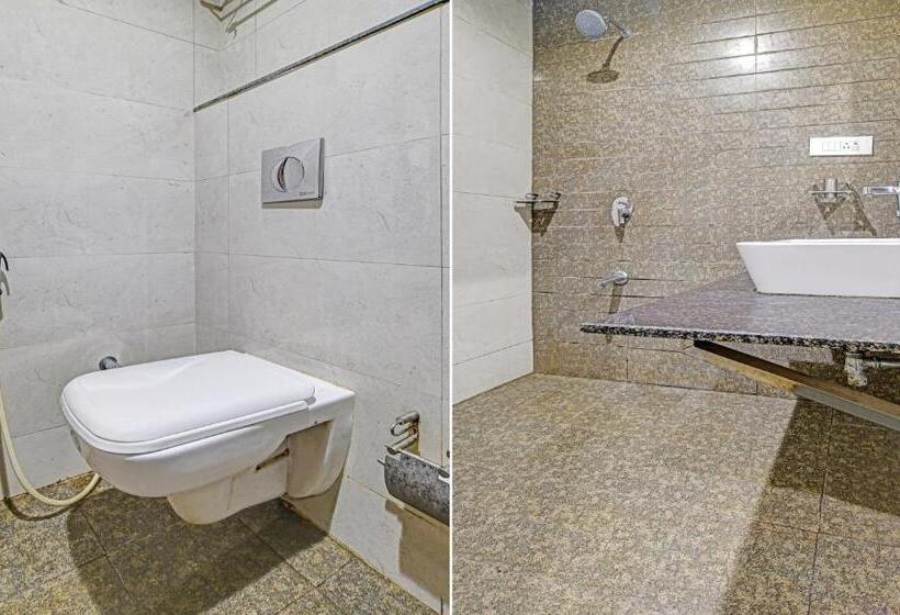 اتاق کلاسیک سه تخته, Collection O Hotel Johri Residency