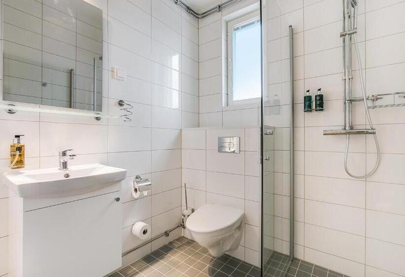 Апартаменты 2 Спальни, Turinge