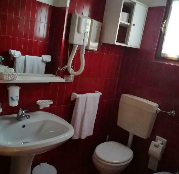 غرفة قياسية مزوَّدة بشُرفة, Albergo Krissin