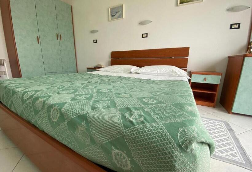 Номер Стандарт Трехместный, Capri