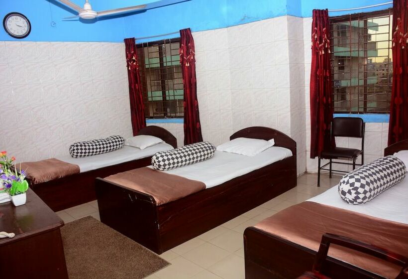 Economy Triple Room, Hilton City Residential