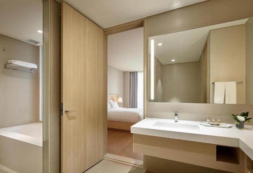 Семейный Номер Deluxe, Lotte Resort Sokcho