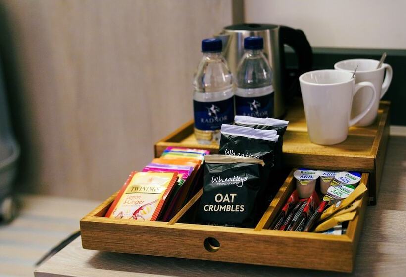 Номер Стандарт, Southgate Hotel London