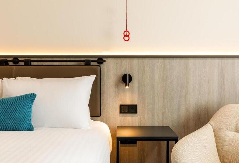 Студия Стандарт, Southgate Hotel London