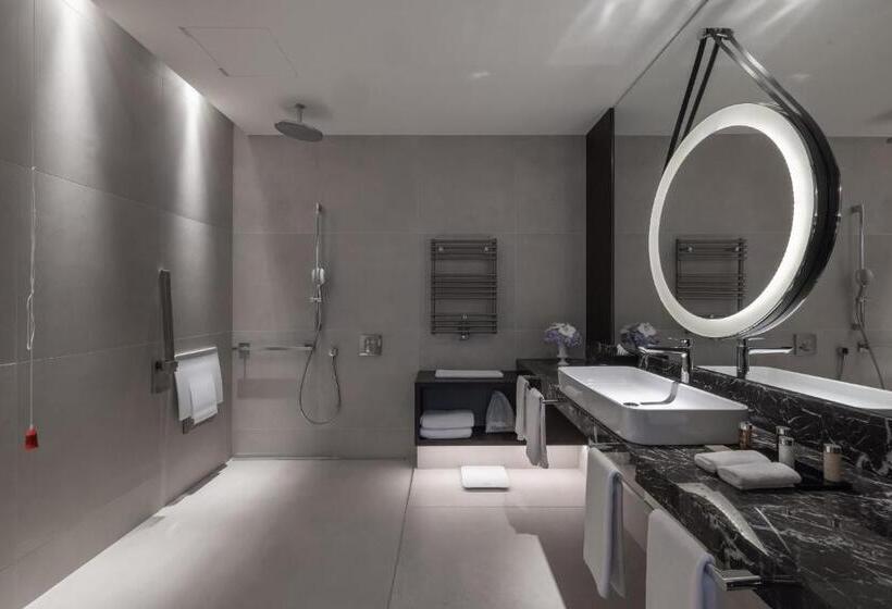 اتاق استاندارد با تخت بزرگ برای معلولان, Intercontinental   Ljubljana, An Ihg