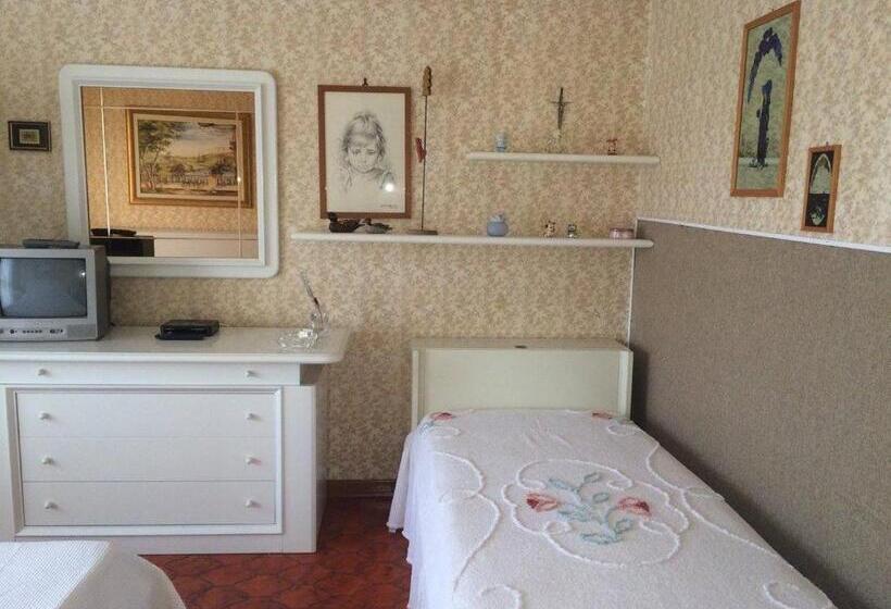 اتاق استاندارد با سرویس بهداشتی مشترک, B&b Dai Nonni