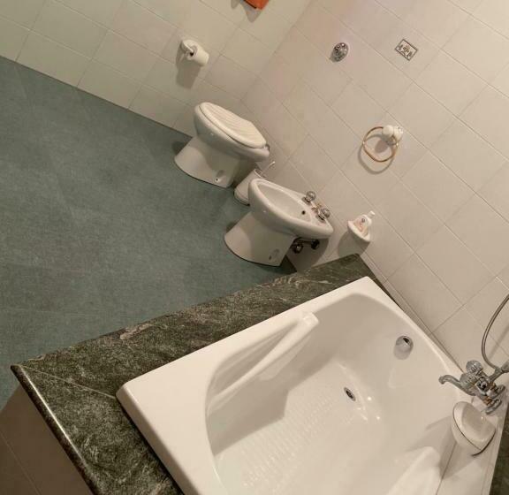 اتاق خانوادگی, B&b Rose Antiche Sicily