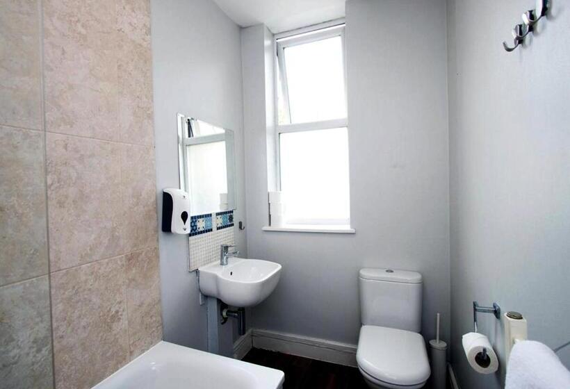 Апартаменты 2 Спальни, Westciti Caroco Apart