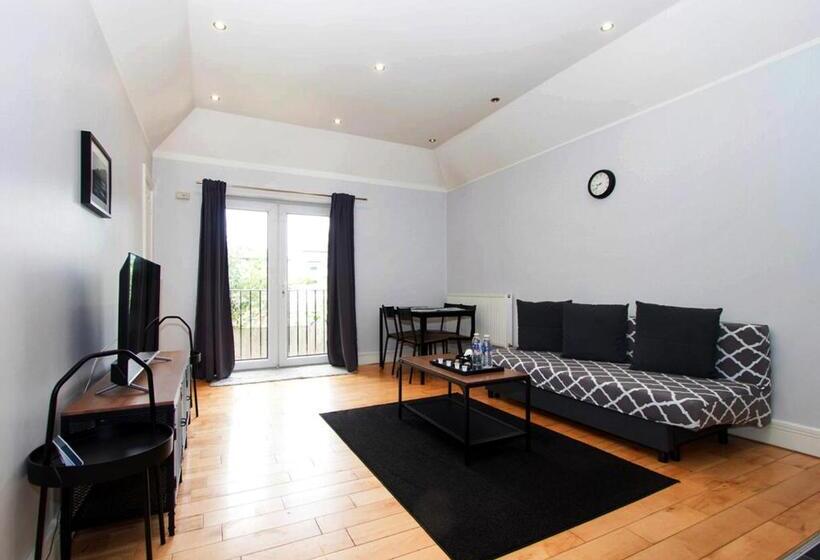 Апартаменты 2 Спальни, Westciti Caroco Apart