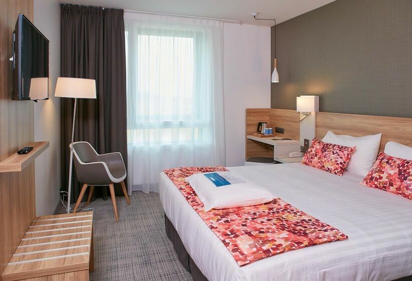 Номер Стандарт, Kyriad Pontarlier