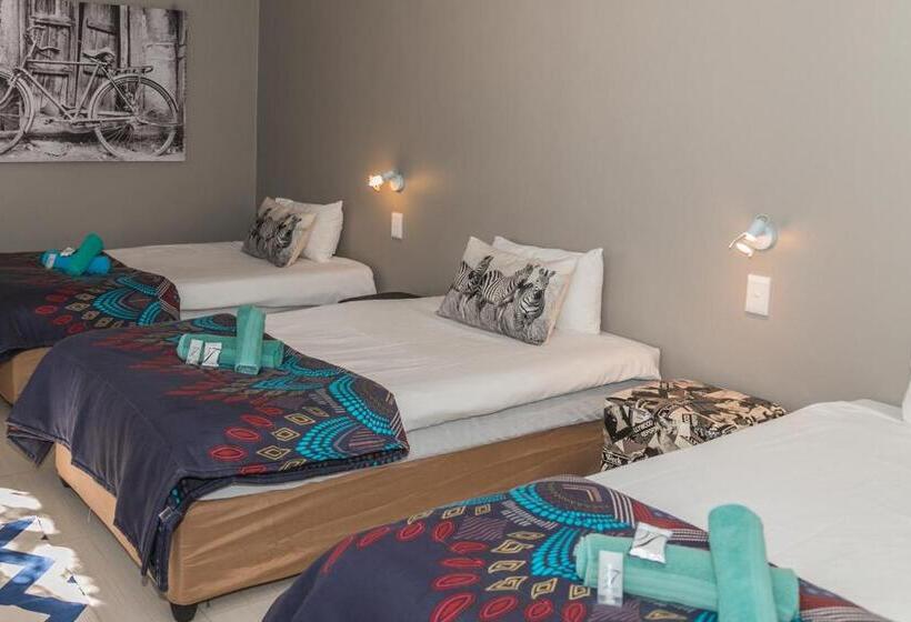 اتاق استاندارد سه نفره, Out Of Africa Town Lodge