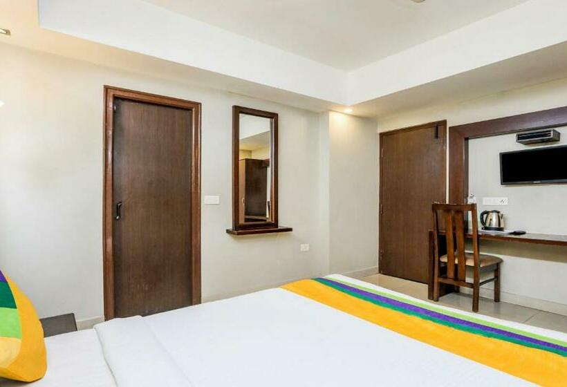 Номер Стандарт, Itsy By Treebo  Greenwood Inn And Suites