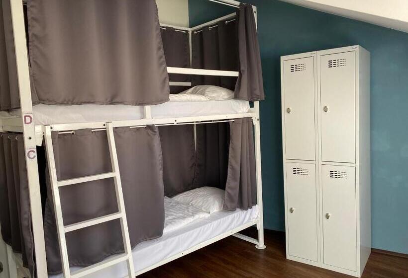 اتاق استاندارد چهار تخته, Safestay Bratislava Presidential Palace