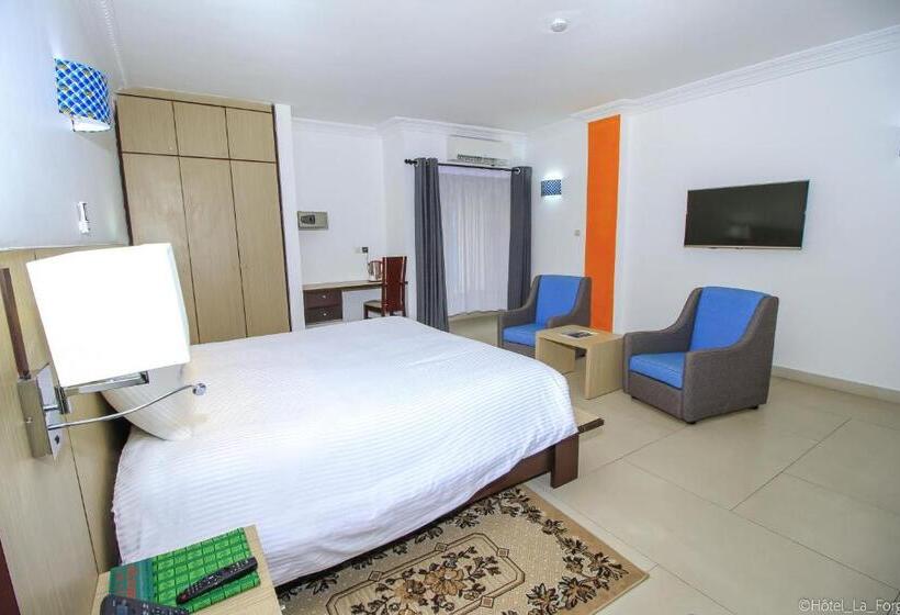 Standard Room, Laforge