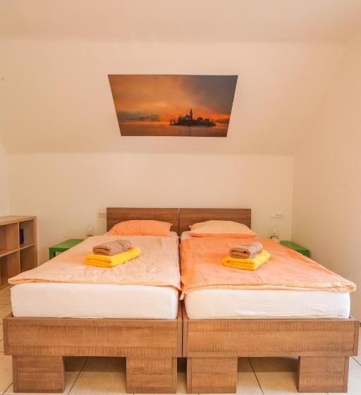 اتاق استاندارد اینتریور, Jazz Bled B&b