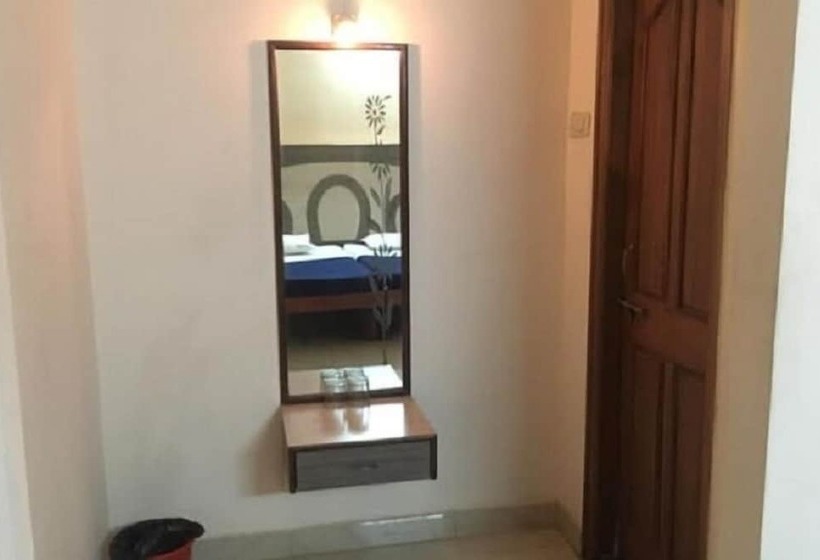 חדר דלוקס, Iroomz Amrutha Residency