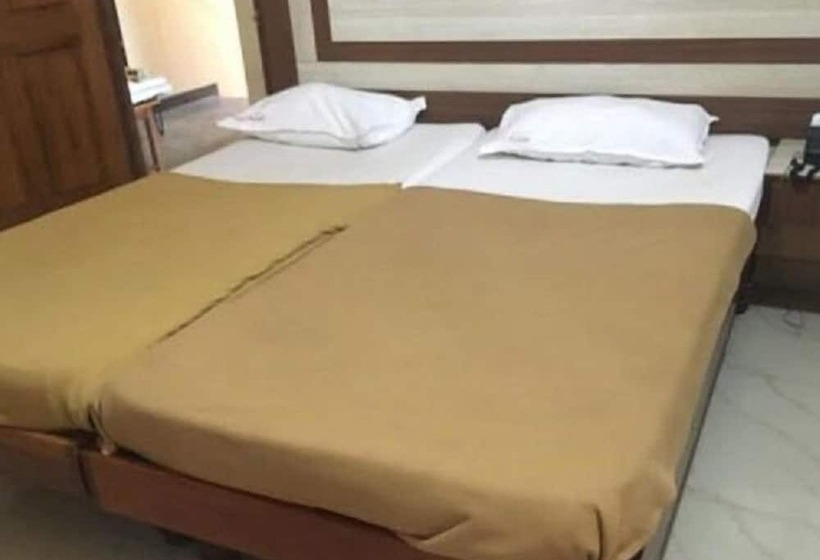 חדר דלוקס, Iroomz Amrutha Residency