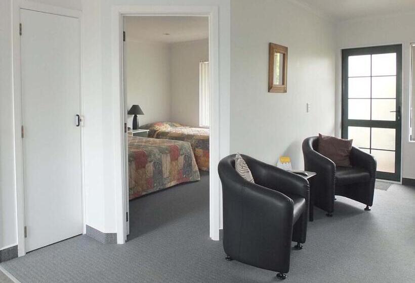 패밀리 룸, Kerry Lane Motel
