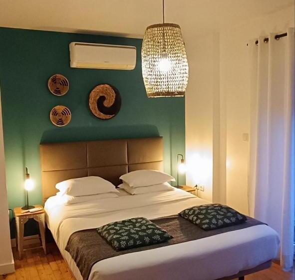 اتاق خانوادگی, Aveiro Rossio Lodge