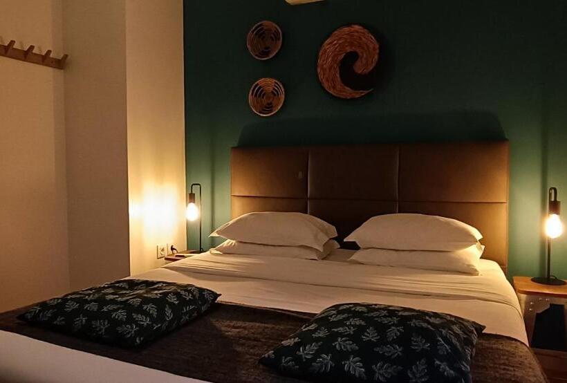 اتاق خانوادگی, Aveiro Rossio Lodge