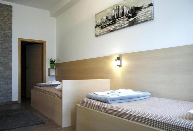 高级三人间, Rooms Fitea