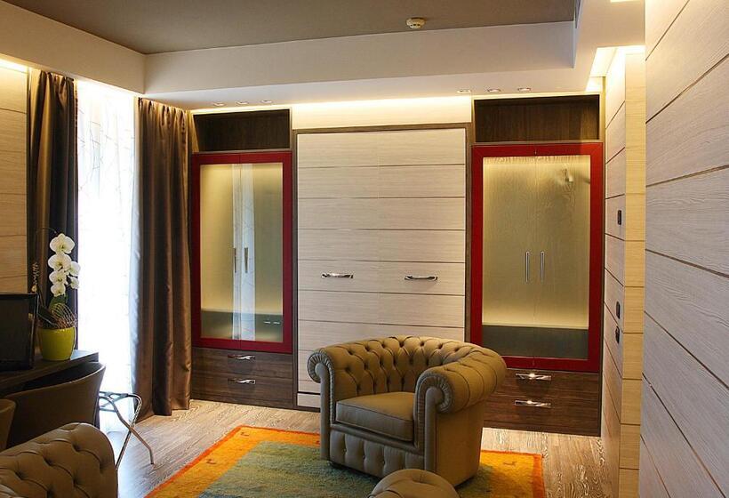 Suite with lake view, Aurora