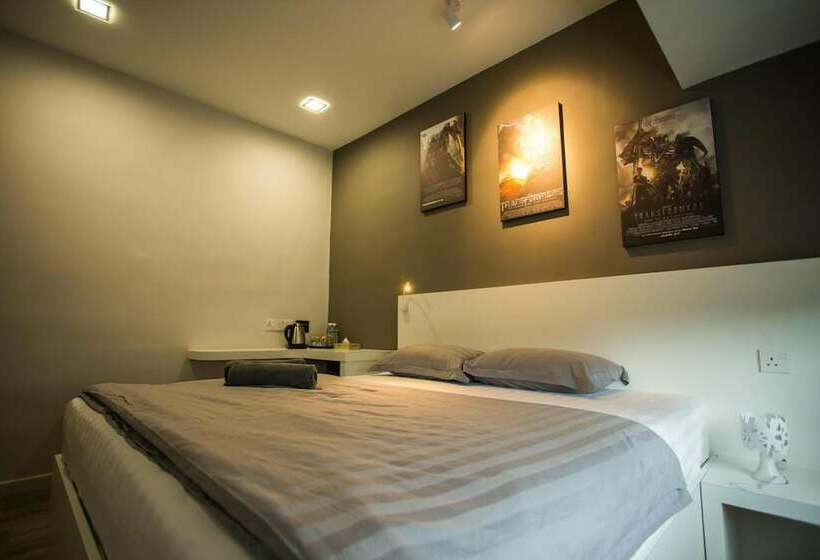 Номер Deluxe, Hollywood
